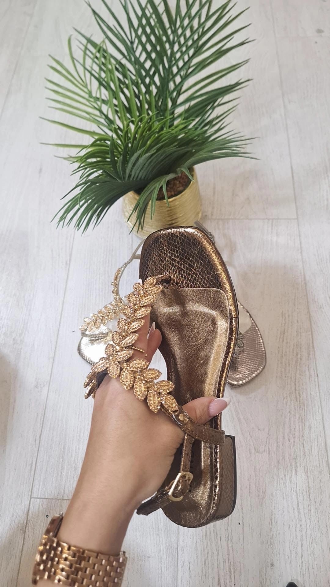 Sandali Raya