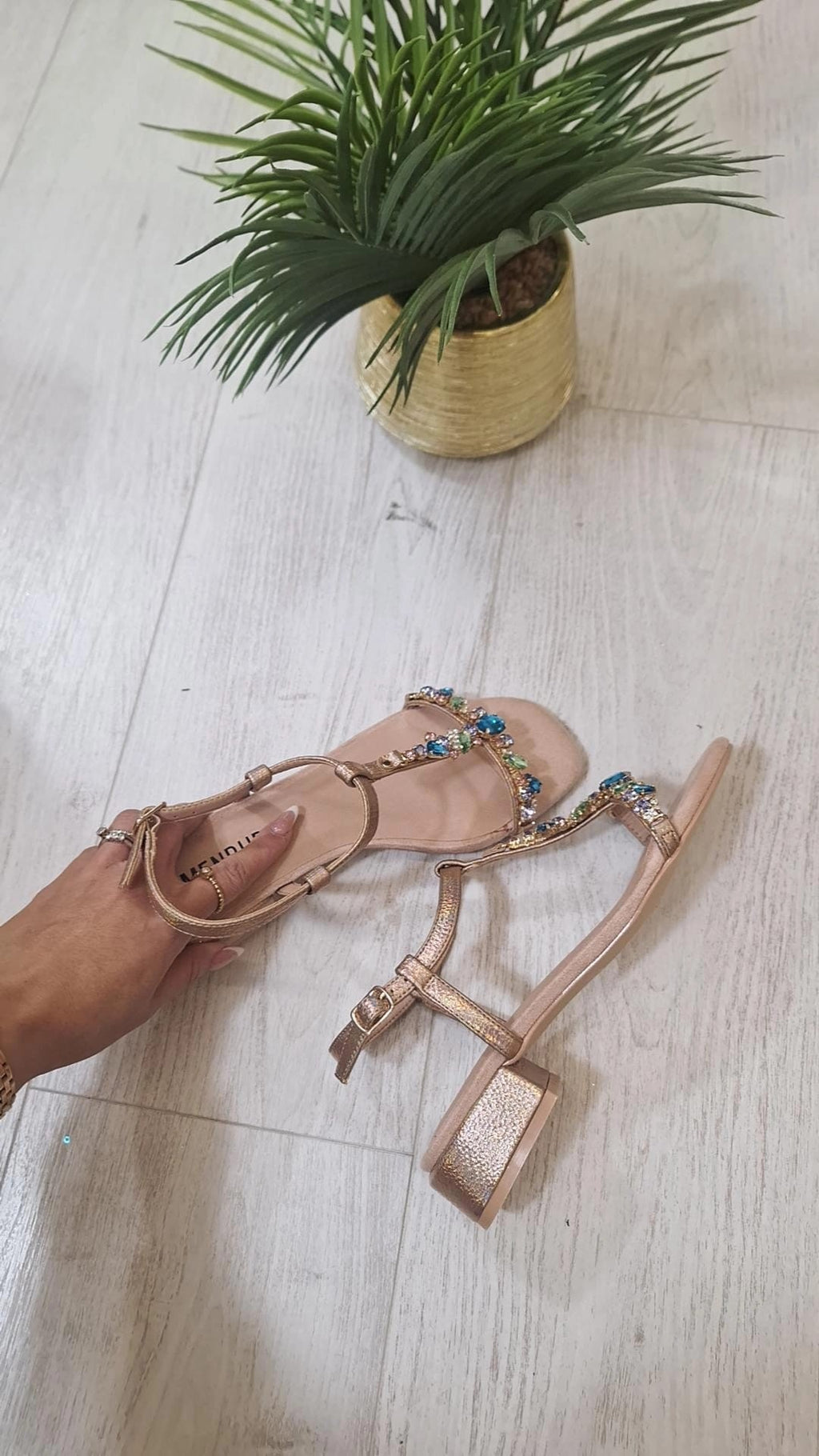 Sandali Claudette