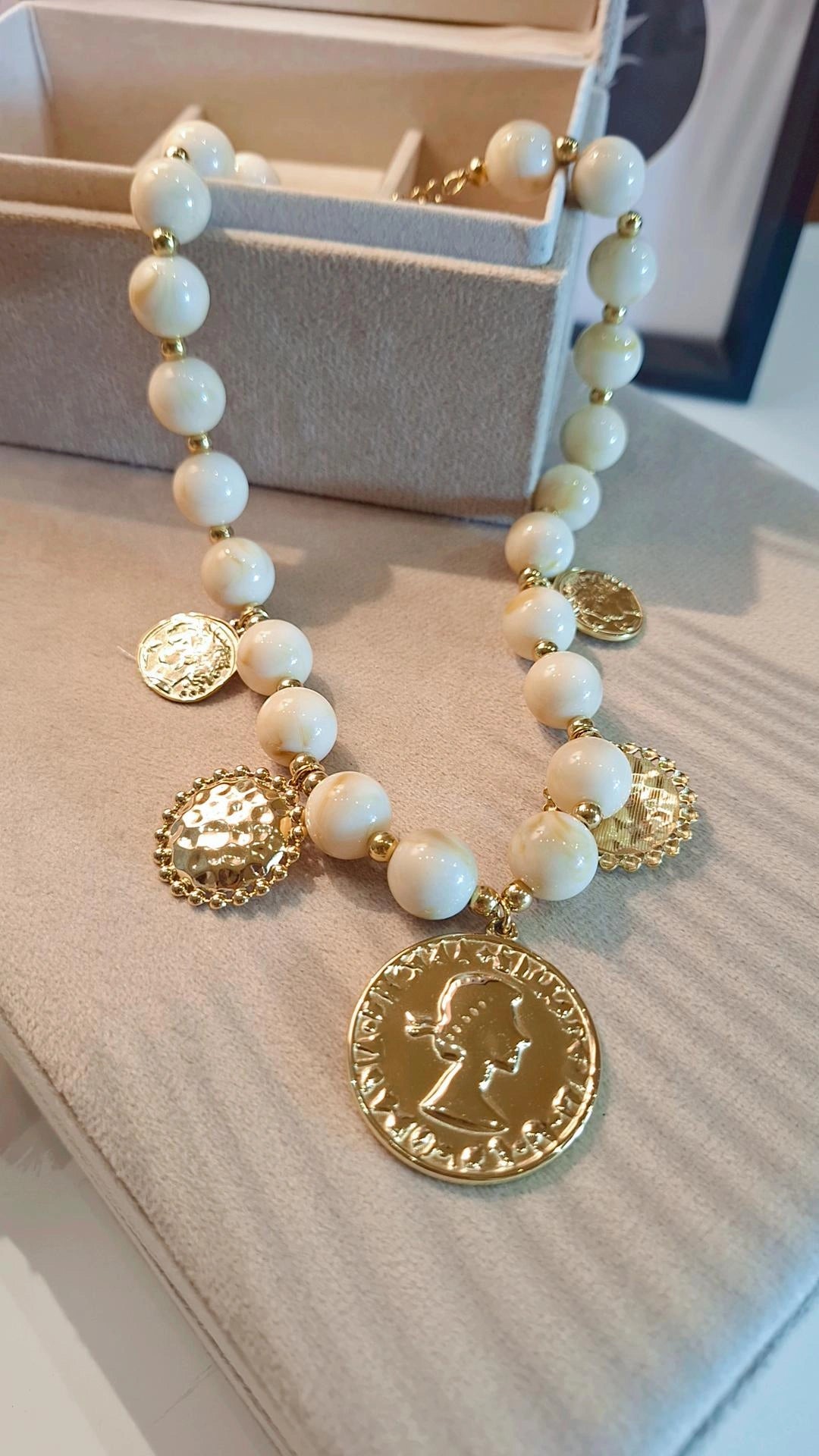 Collana Victoria