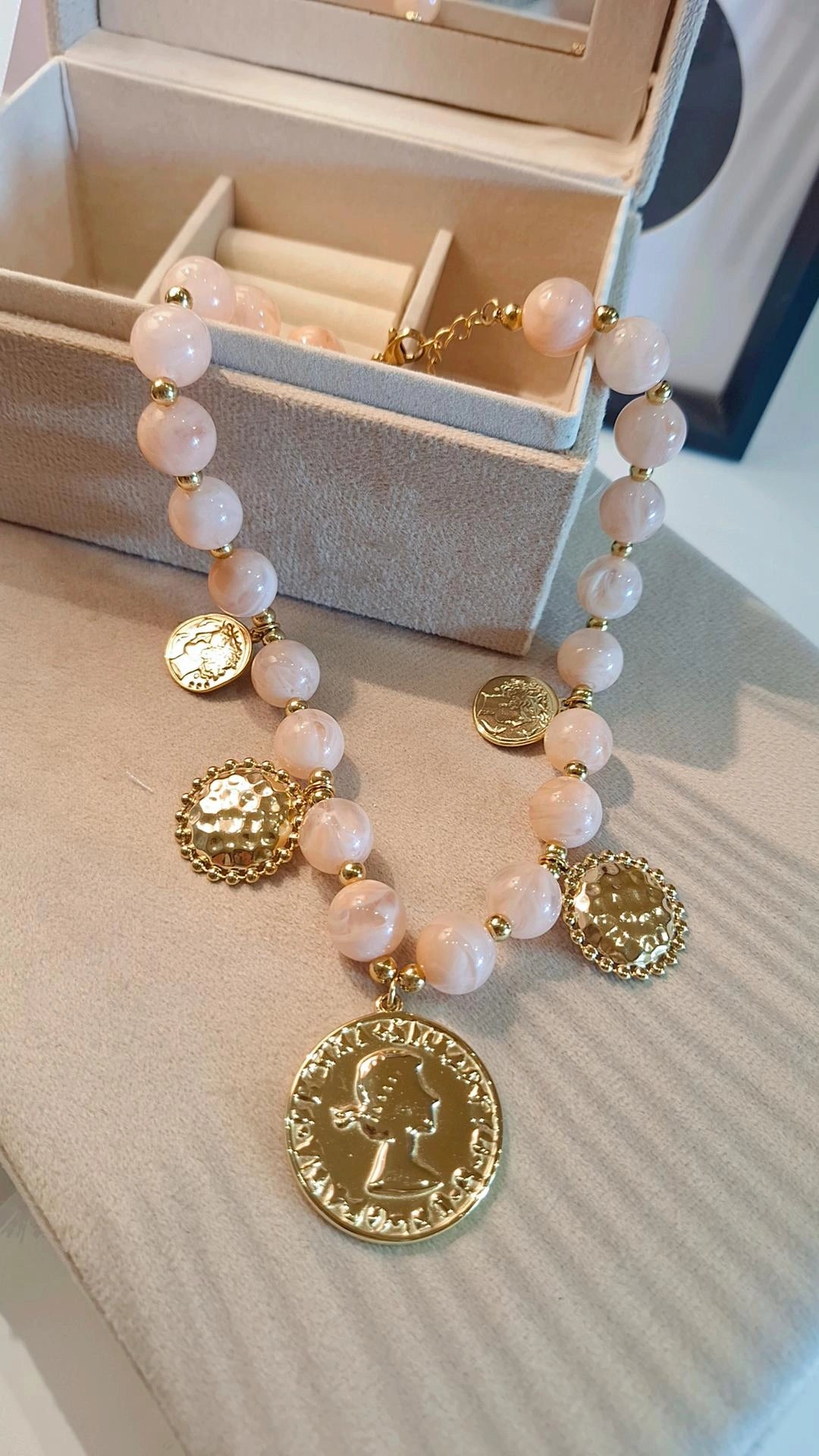 Collana Victoria